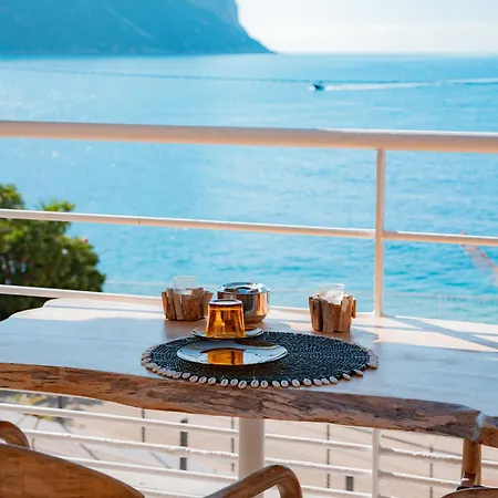 Hotel De La - Mahogany 3*