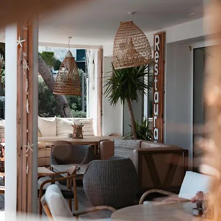 De La - Mahogany Hotel