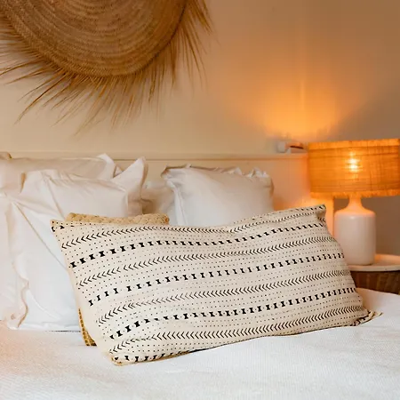 De La - Mahogany Hotel Cassis