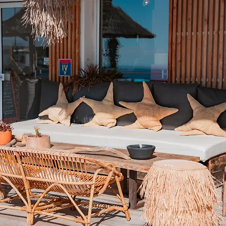 Hotel De La - Mahogany 3*